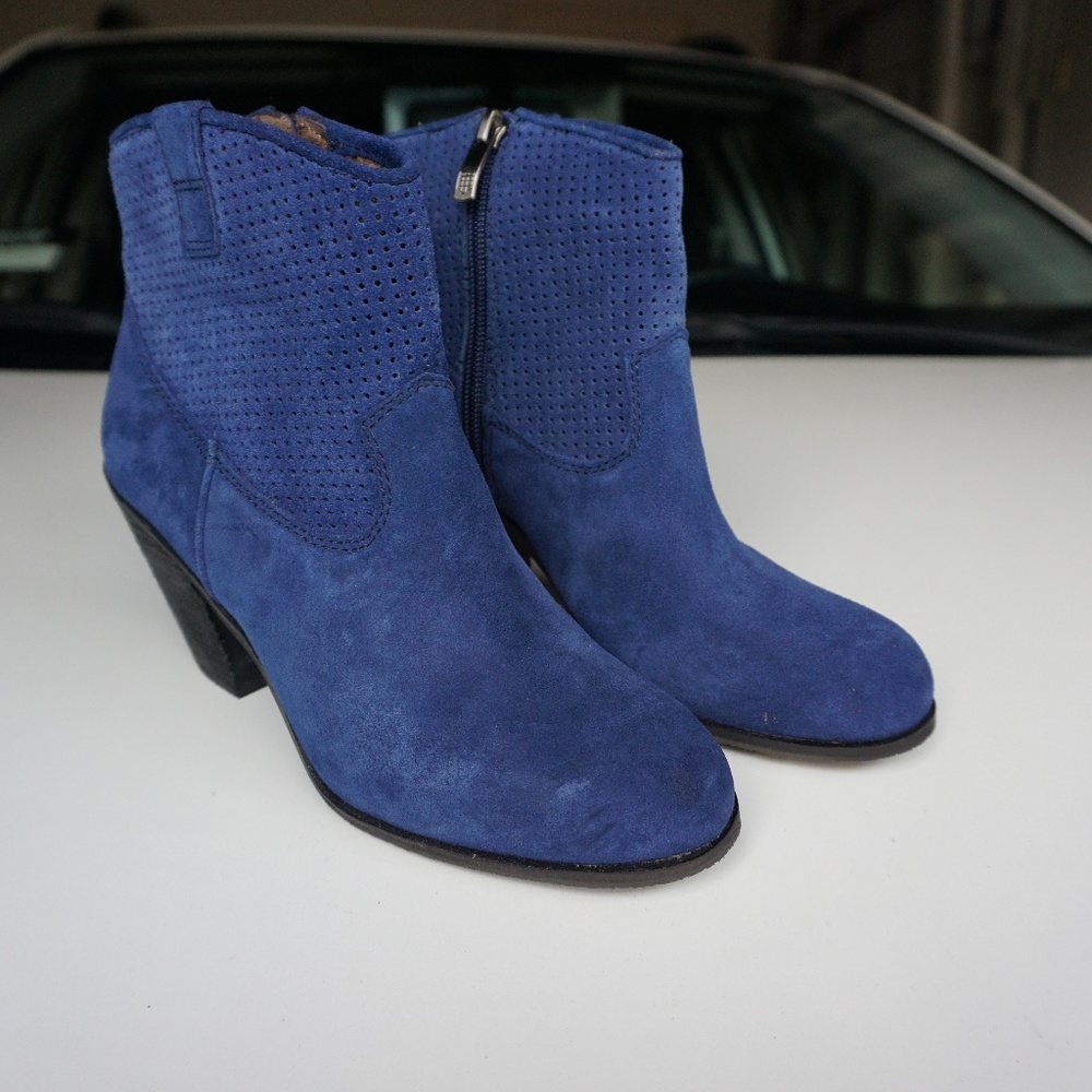 Vince Camuto Blue Suede Perforated Booties Size 6